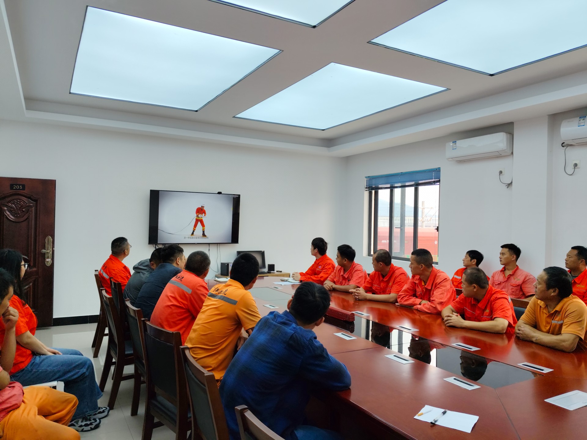 寧德陸港開展“119消防安全日”應(yīng)急演練活動(dòng)，周明組拍攝1.jpg